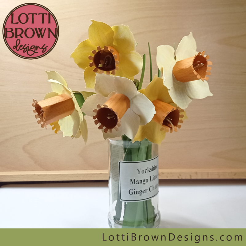 Making papercraft daffodils!